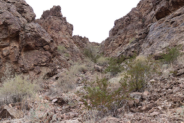 Above the narrows I follow the gully higher to where it ends